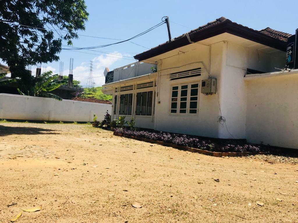 Umaya Rest Inn Balangoda Ngoại thất bức ảnh